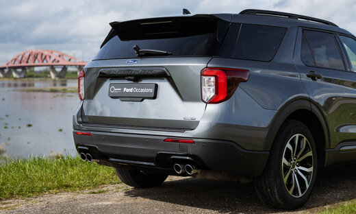 ford-explorer-phev-slider-3