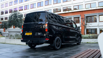ford-transit-custom-black-platinum-roadshow-media-2