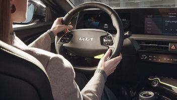 kia-ev6-nu-in-de-showroom-slider-5