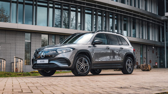 mercedes-benz-eqb-slider-1