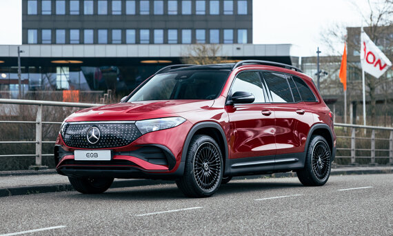 mercedes-benz-eqb-slider-1