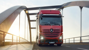 mercedes-benz-lease-trucks-slider