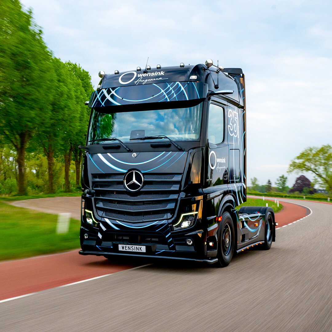 mercedes-benz-trucks-banner-1-1.jpg