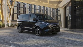 E-Tourneo-custom-slider