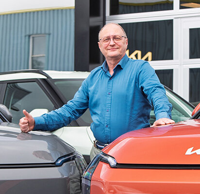 Hero-verkoopmedewerker-kia-4-mobiel