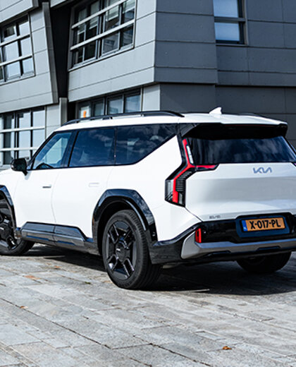 kia-ev9-world-car-of-the-year-hero-mobiel