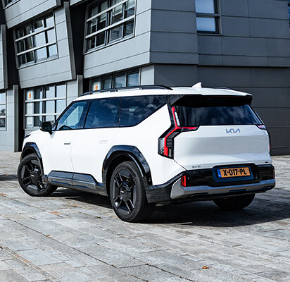 kia-ev9-world-car-of-the-year-hero-mobiel