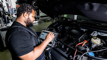automonteur-mercedes-benz-LeadImage