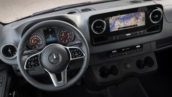mercedes-benz-sprinter-tourer-slider-4