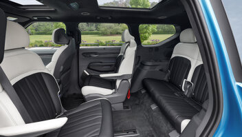 kia-ev9-wint-worlds-best-car-slider-5