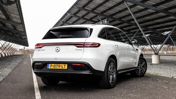 mercedes-benz-eqc-slider-2