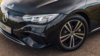 mercedes-benz-eqe-slider-3