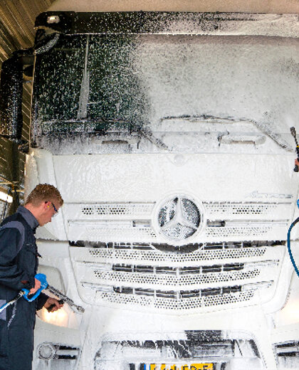 truck-trailer-wasstraat-hero-mobiel