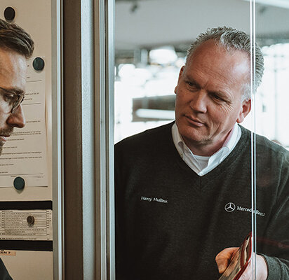 Hero-aftersales-medewerker-mercedes-benz-2-mobiel