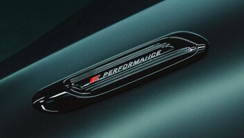mercedes-cla-45-amg-performance-badge
