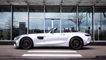 mercedes-benz-amg-gt-roadster-slider-1