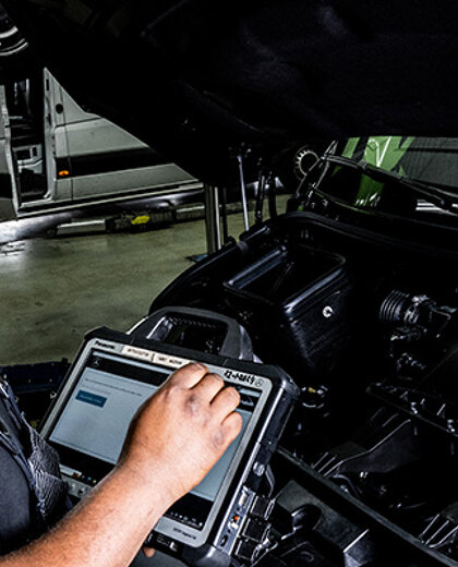 Hero-automonteur-mercedes-benz-mobiel