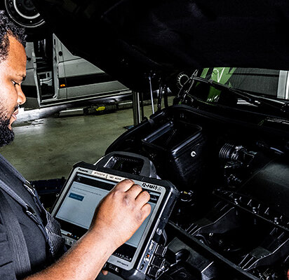 Hero-automonteur-mercedes-benz-mobiel
