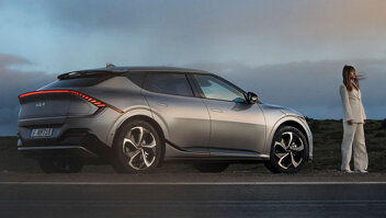 kia-ev6-nu-in-de-showroom-slider-1