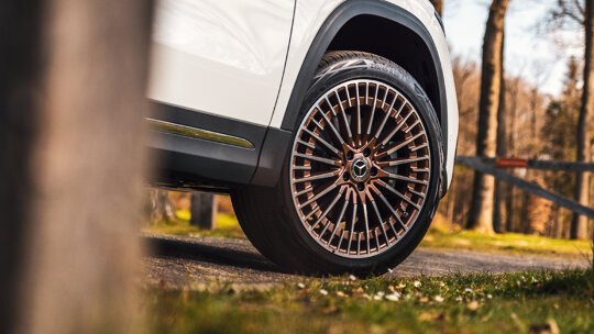mercedes-benz-eqa-slider-2