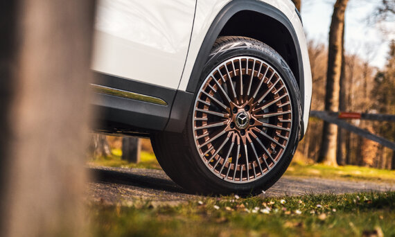 mercedes-benz-eqa-slider-2