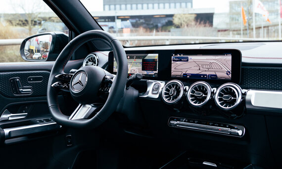 mercedes-benz-eqb-slider-4