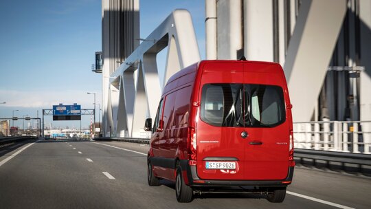 mercedes-benz-sprinter-gesloten-bestelwagen-slider-4