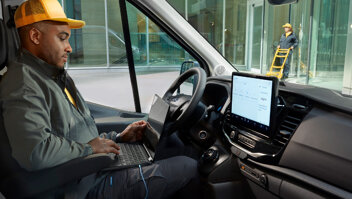 ford-e-transit-slider-3
