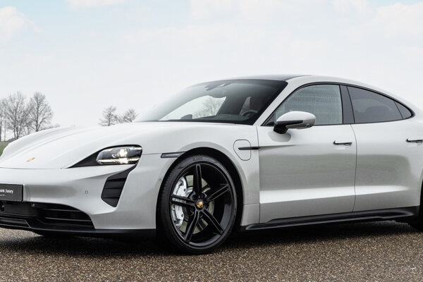 Luxury-homepage-hero-3-mobiel
