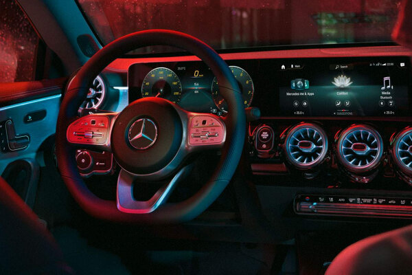 mercedes-benz-cla-coupe-hero-mobiel