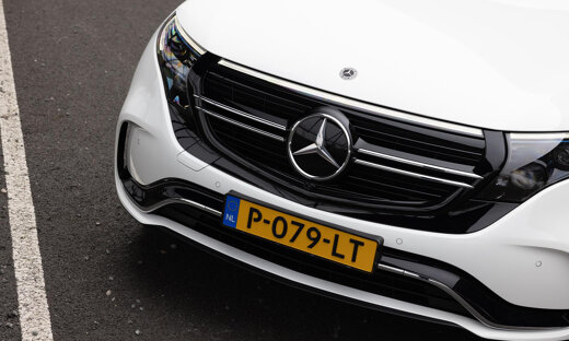 mercedes-benz-eqc-slider-3