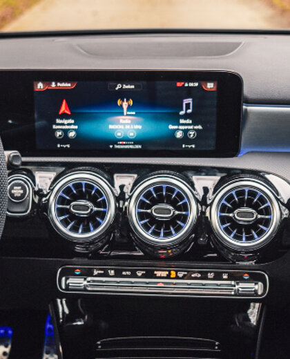 mercedes-benz-mbux-hero-mobiel