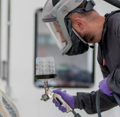 schade-uitdeuken-met-spuiten-hero-mobiel