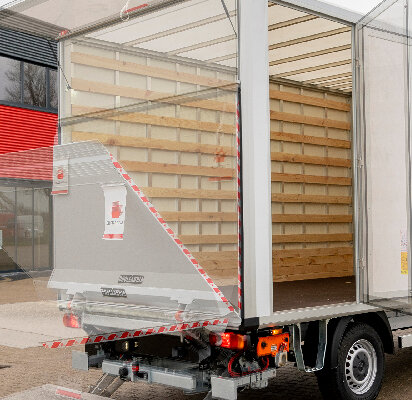 truck-trailer-cargo-box-hero-mobiel