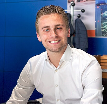 Hero-verkoopmedewerker-ford-4-mobiel