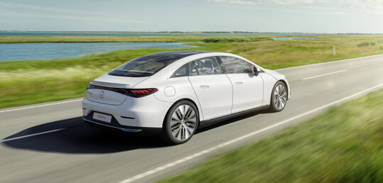 mercedes-benz-eqe-video-mobiel