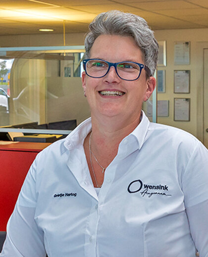 wij-zijn-wensink-grietje-servicemanager-hero-mobiel